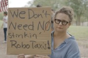 免费八字特斯拉在得州奥斯汀遭遇抗议活动：反对马斯克Robotaxi计划